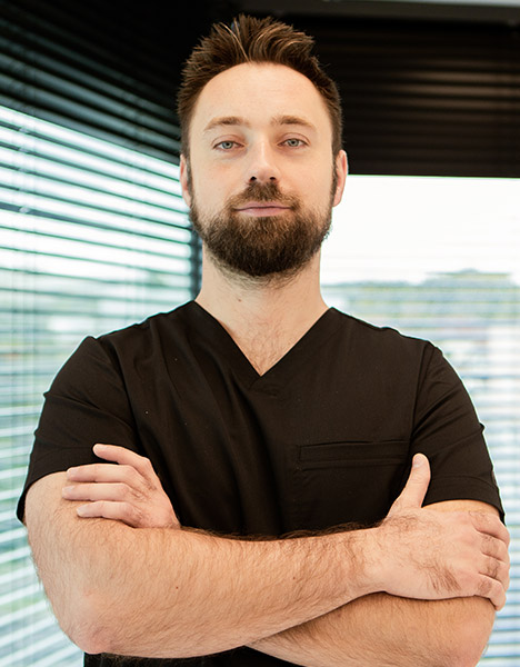 dentysta dr Adrian Przewoski