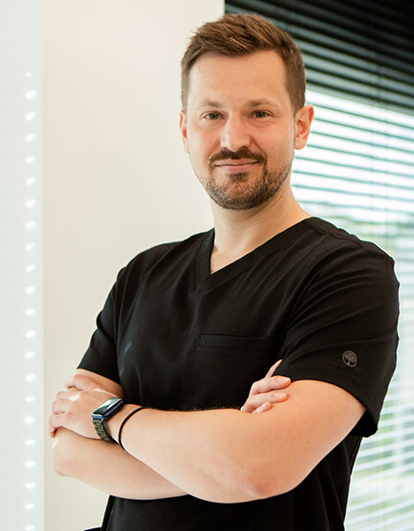 dentysta dr Grzegorz Iwanek