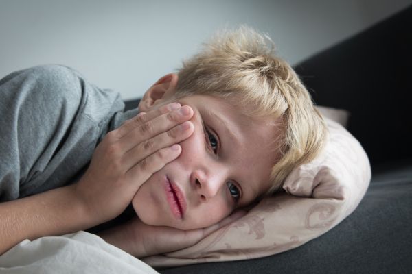 Wyrwanie mleczaka u dziecka: jak to zrobić i czy to boli? | Baltic Ortho Clinic